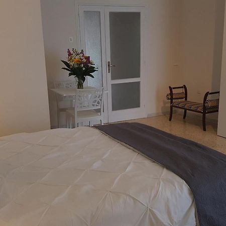Residenze Benedetto Croce Hotel Bari Luaran gambar